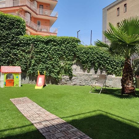 Appartamento Incantevole Con Parcheggio E Giardino カターニア エクステリア 写真