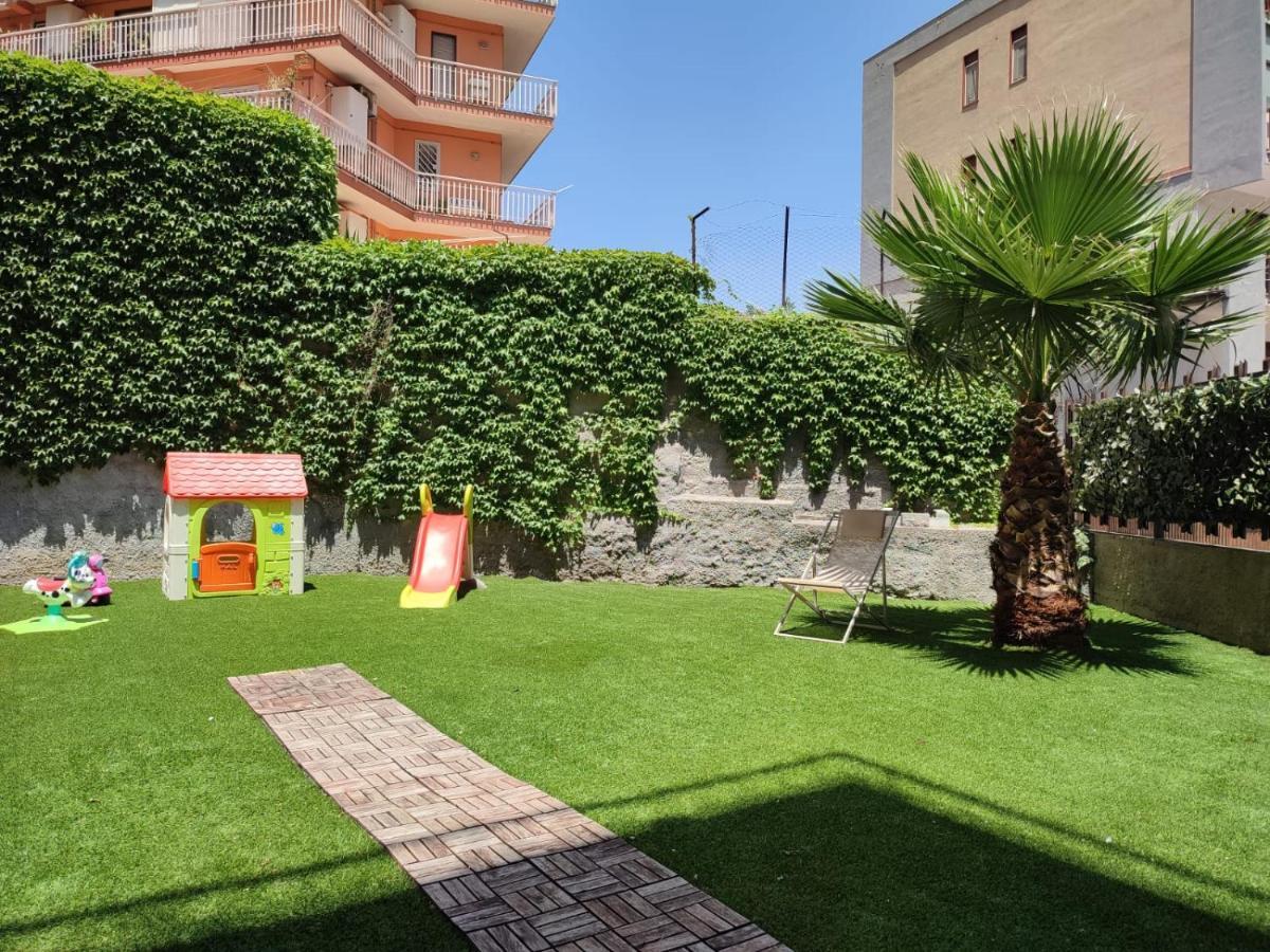 Appartamento Incantevole Con Parcheggio E Giardino カターニア エクステリア 写真