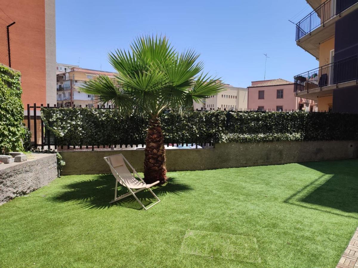 Appartamento Incantevole Con Parcheggio E Giardino カターニア エクステリア 写真
